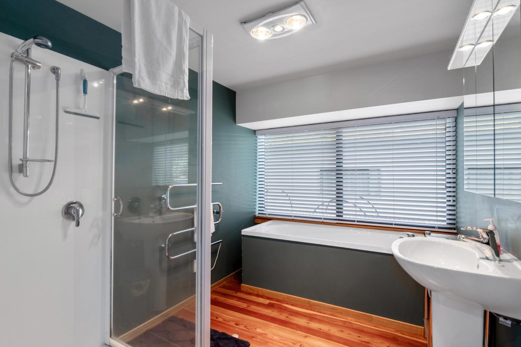 Waimarama Hideaway - Waikawa Holiday Home view 4