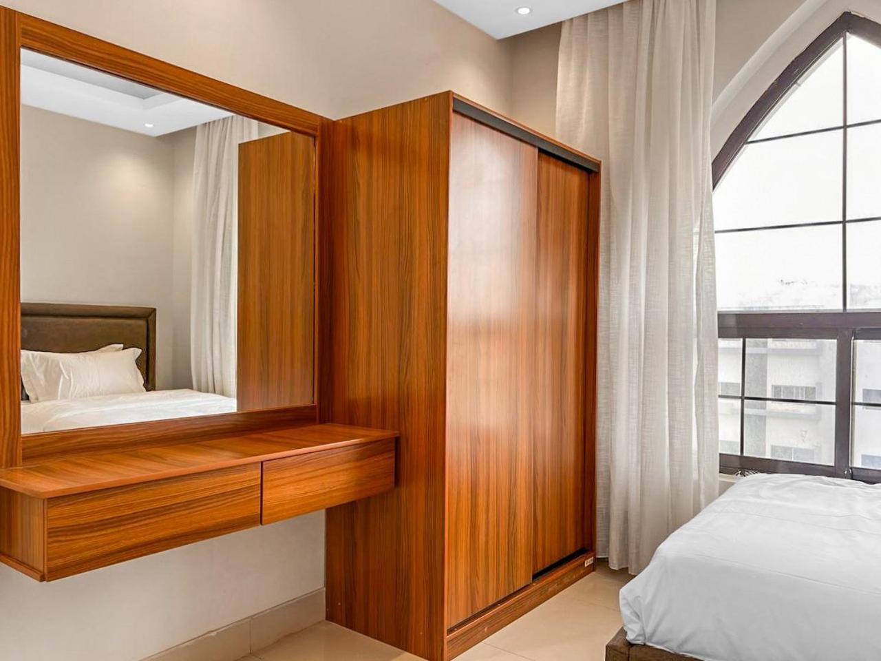 GR- 3 Bedroom Bright Apartment.