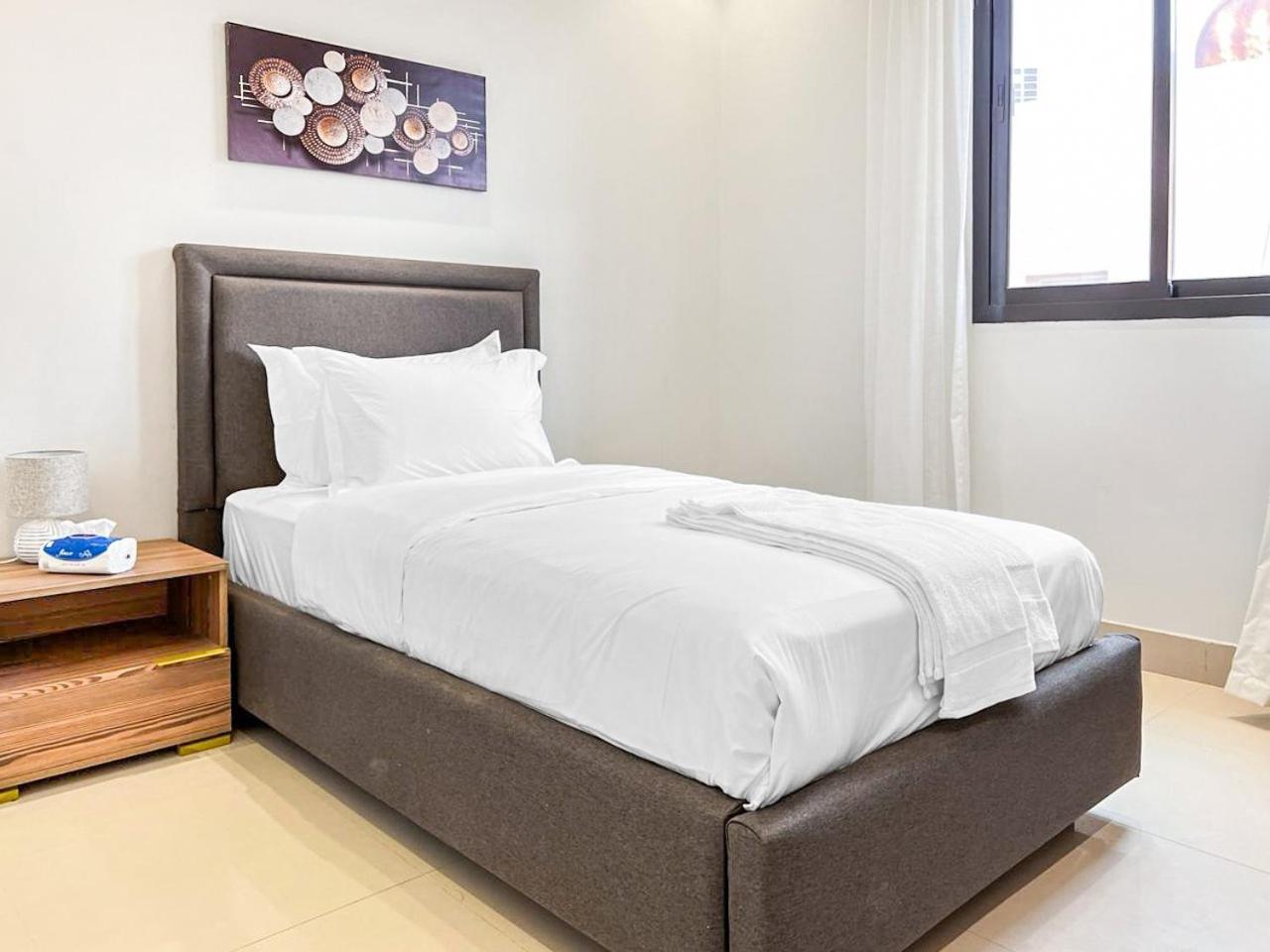 GR- 3 Bedroom Bright Apartment.