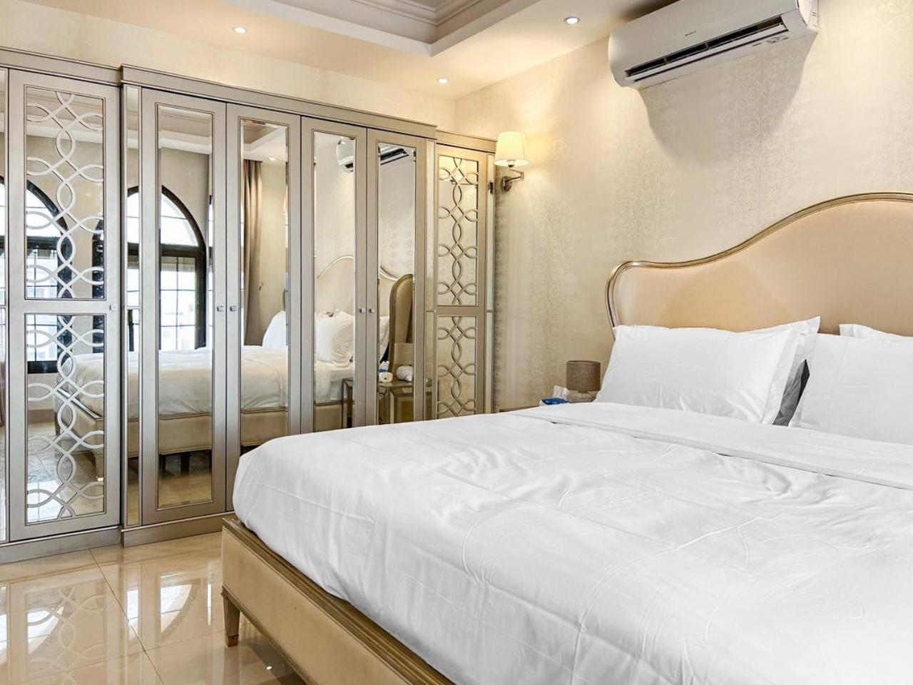 GR- 3 Bedroom Bright Apartment.