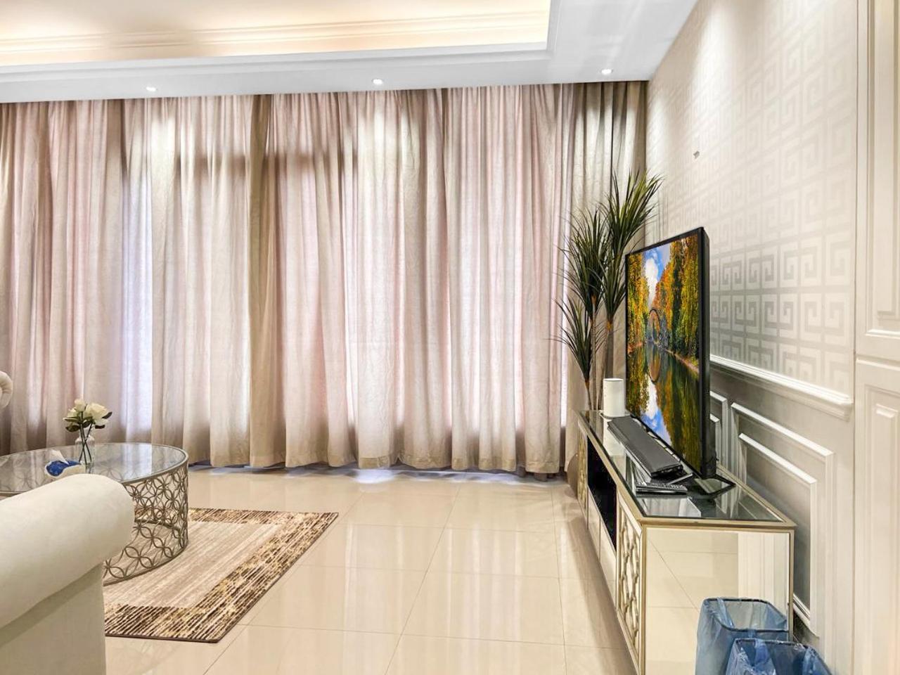GR- 3 Bedroom Bright Apartment.