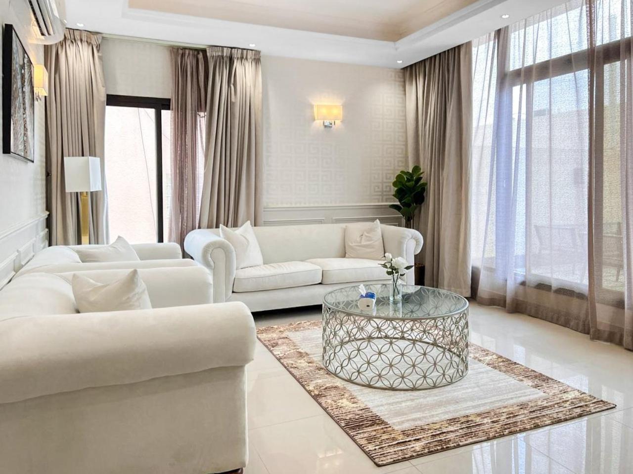 GR- 3 Bedroom Bright Apartment.