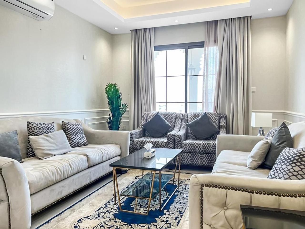 GR- 3 Bedroom Bright Apartment.
