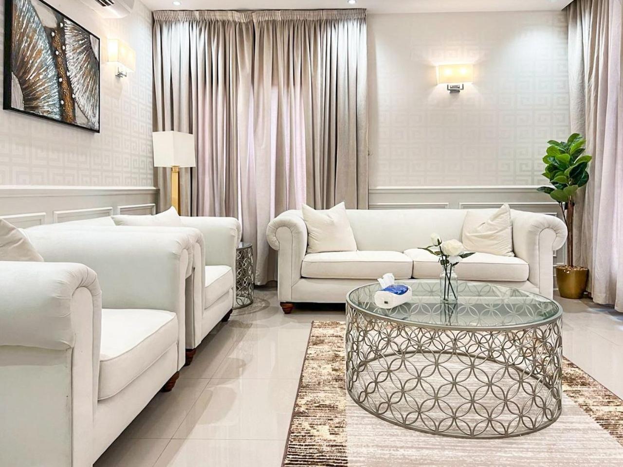 GR- 3 Bedroom Bright Apartment.
