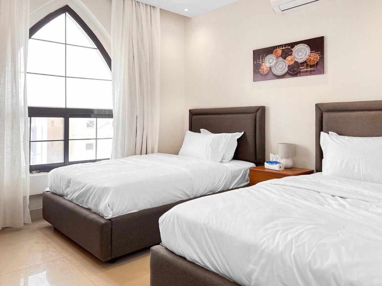 GR- 3 Bedroom Bright Apartment.