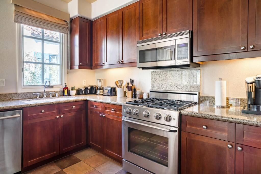 Luxury Two Bedroom Villa with Mountain View 064622 view 4