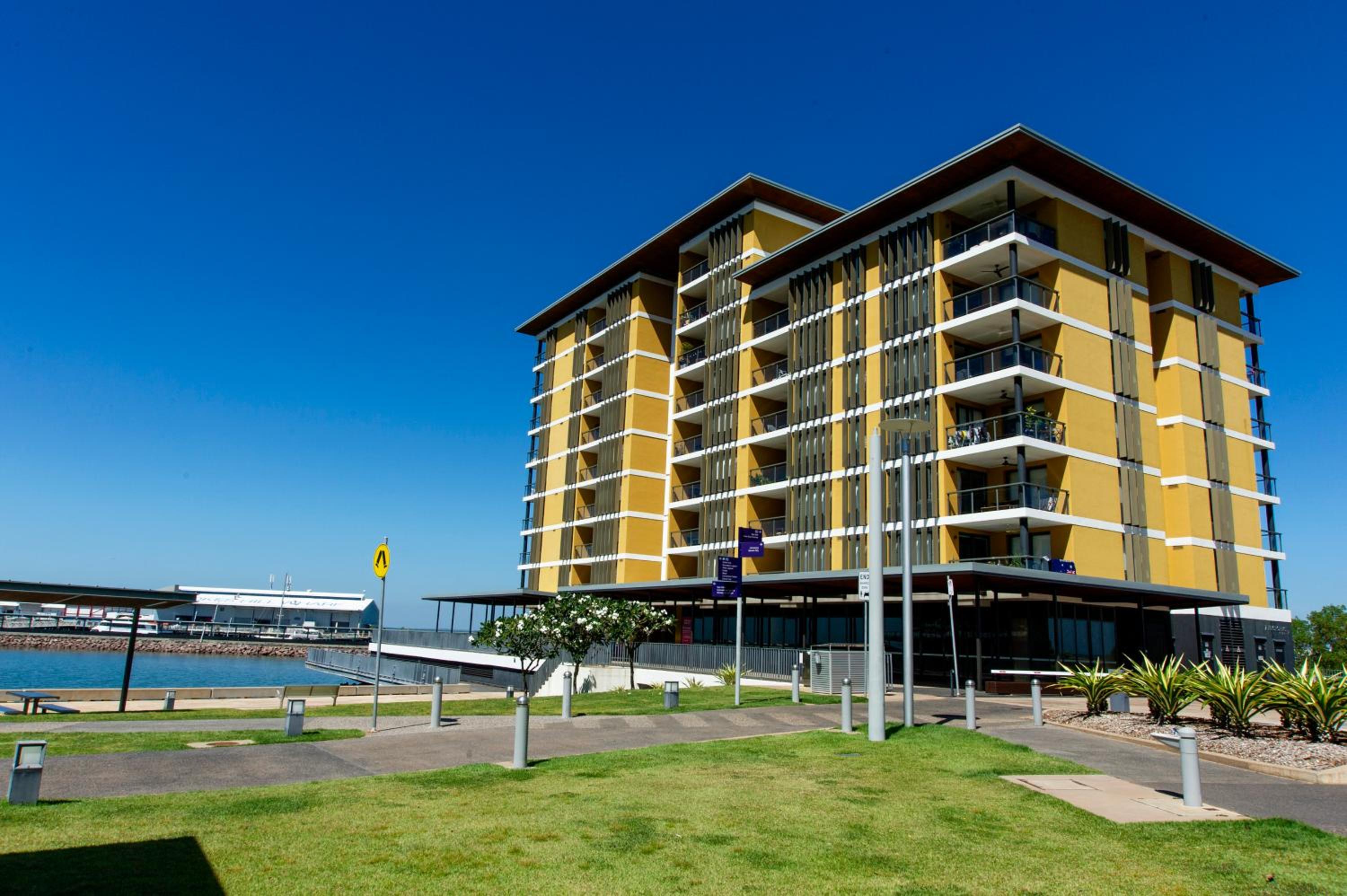 Serenity Short Stays - Deja Blue - at Darwin Waterfront