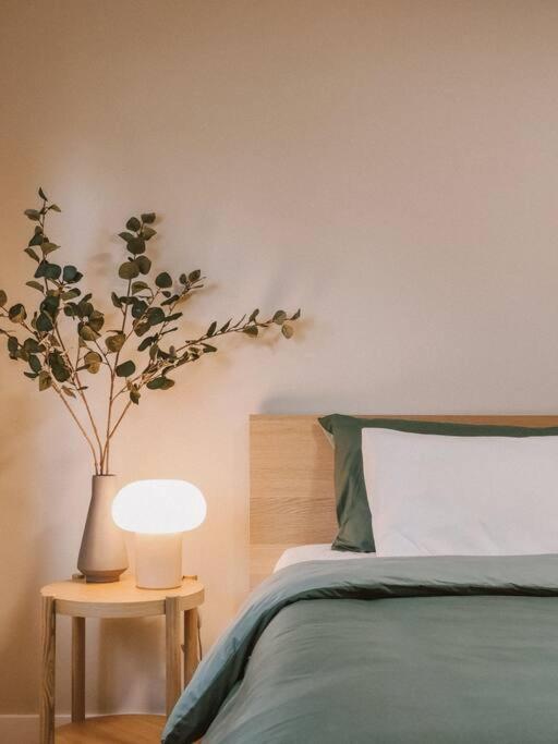 Tranquil Japandi Retreat: Cozy Oasis