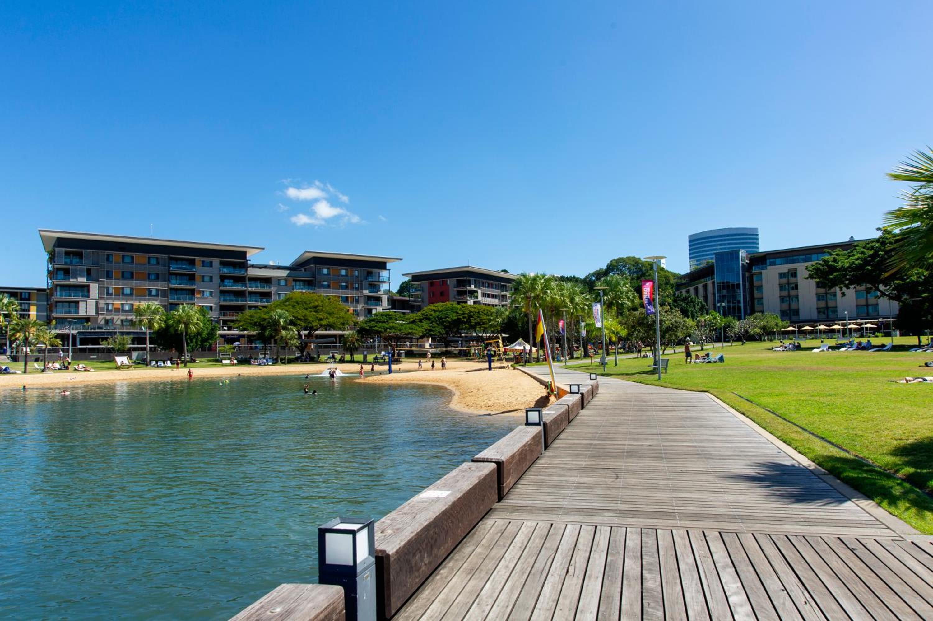 Serenity Short Stays - Sea La Vie - 3brm Penthouse at Darwin Waterfront