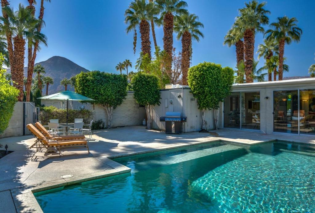 Luminous William F. Cody designed home