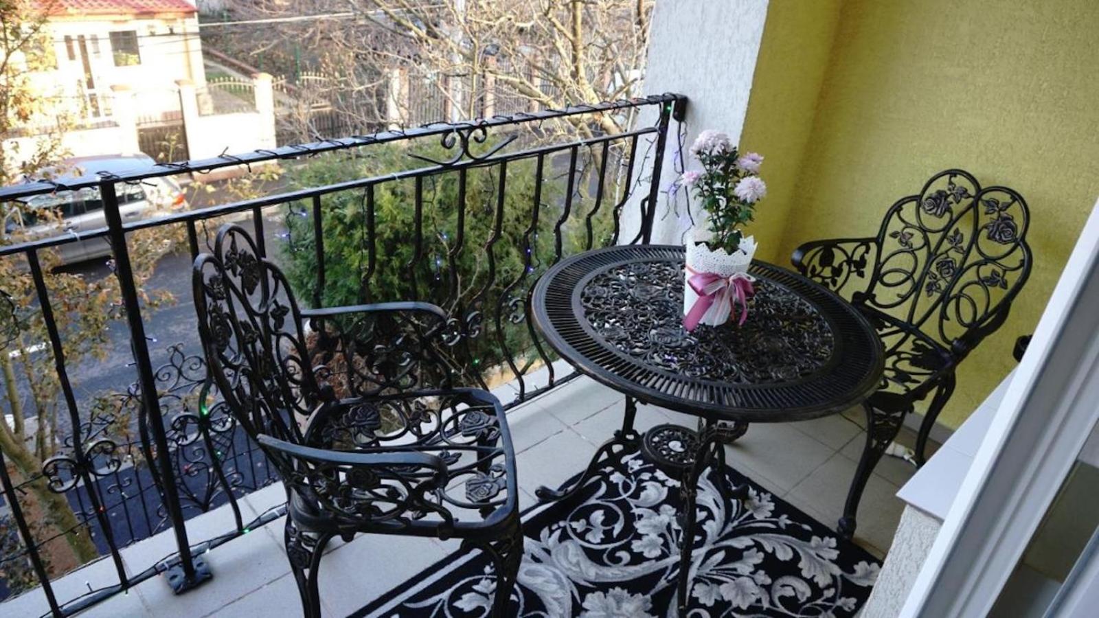Luxurious Villa with Huge Garden, Terrace & Outdoor Space