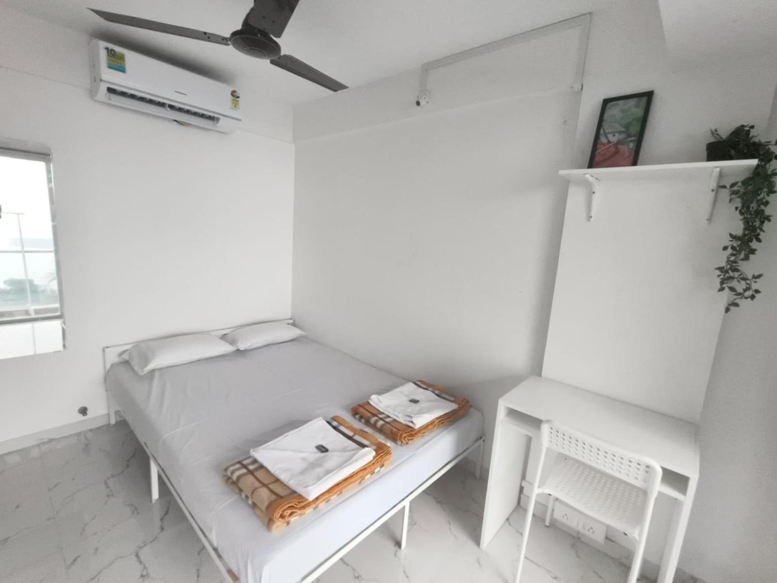 Dhayra's Seascape Apt @Dapoli