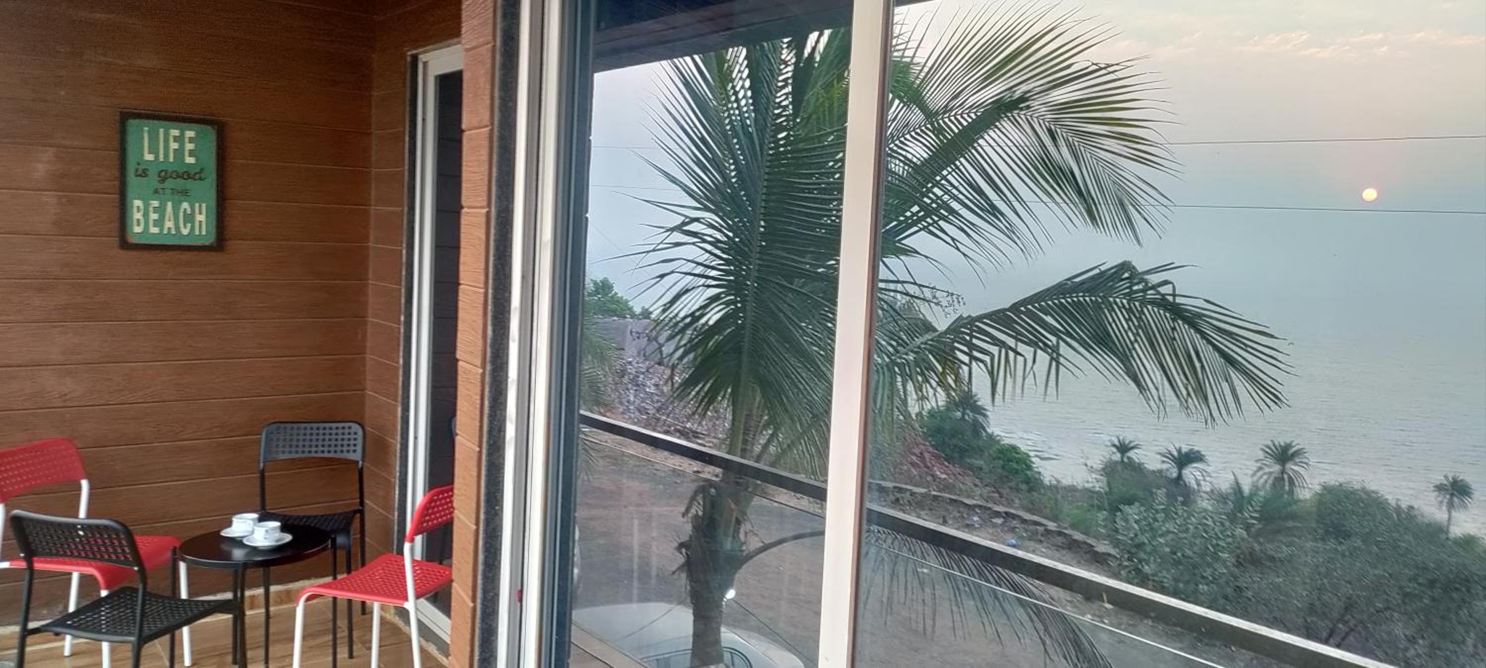 Dhayra's Seascape Apt @Dapoli