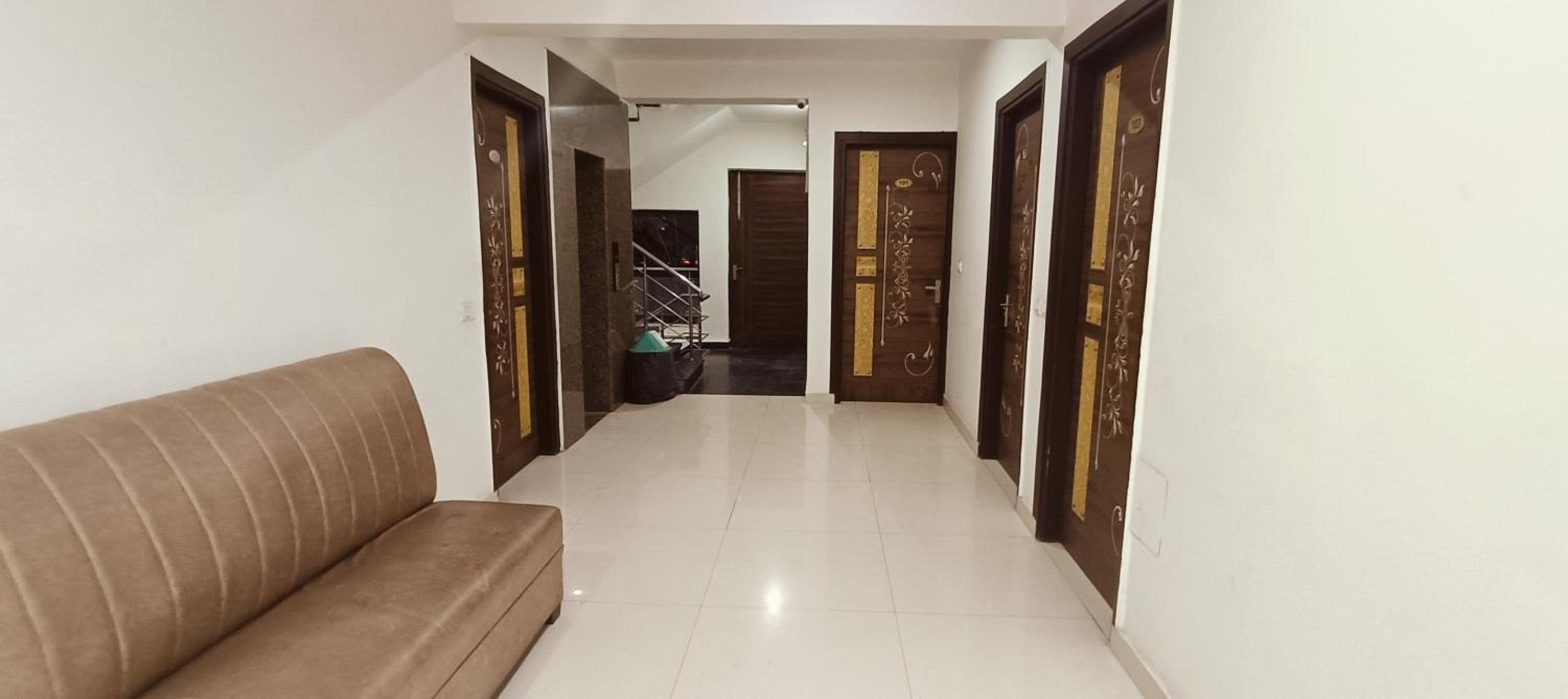 Lobby & Reception