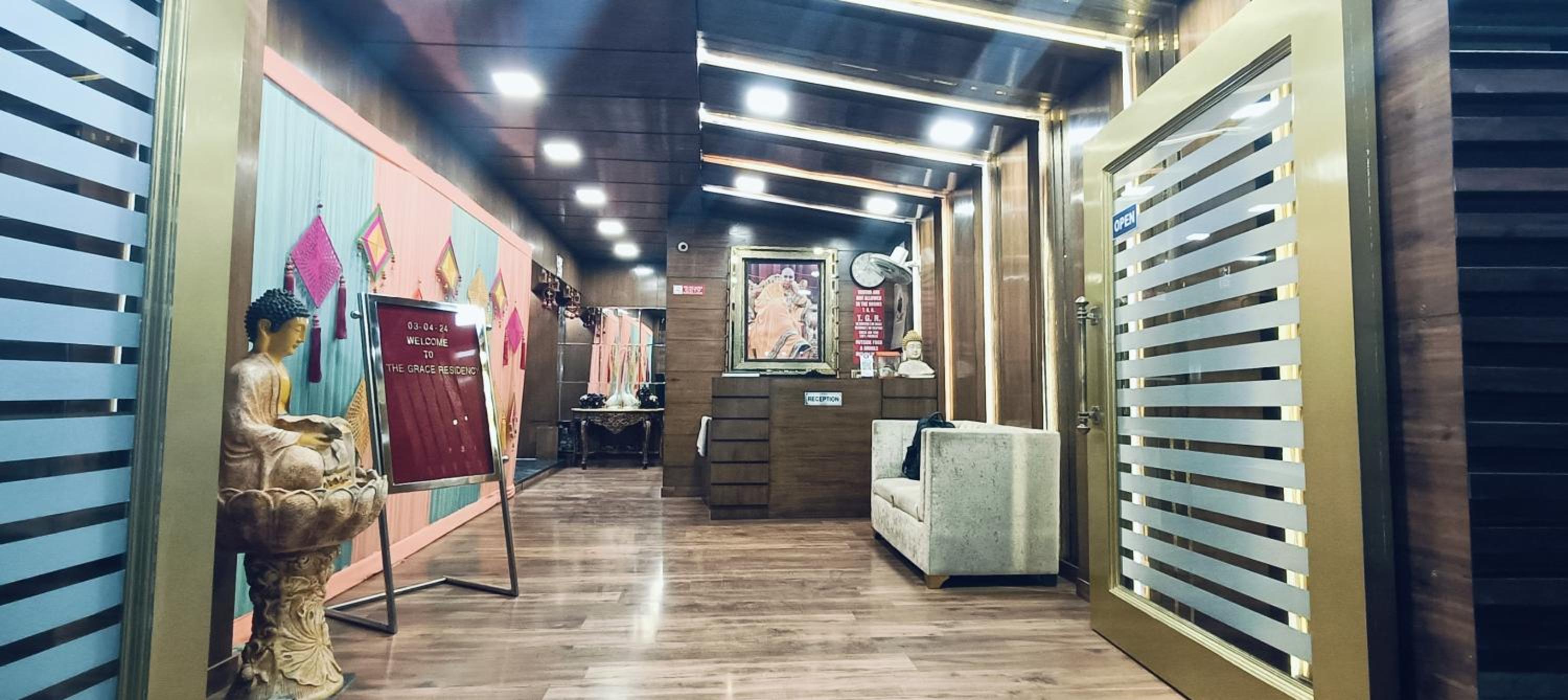 Lobby & Reception