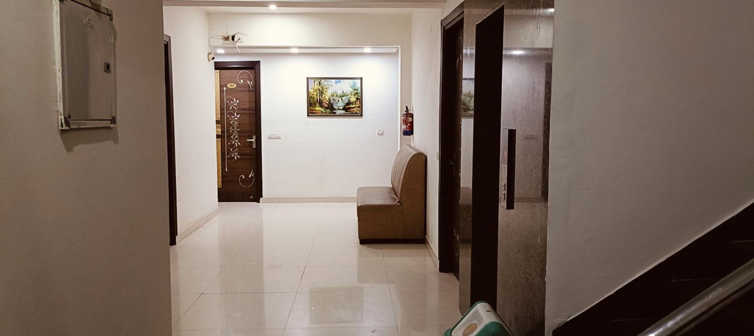 Lobby & Reception