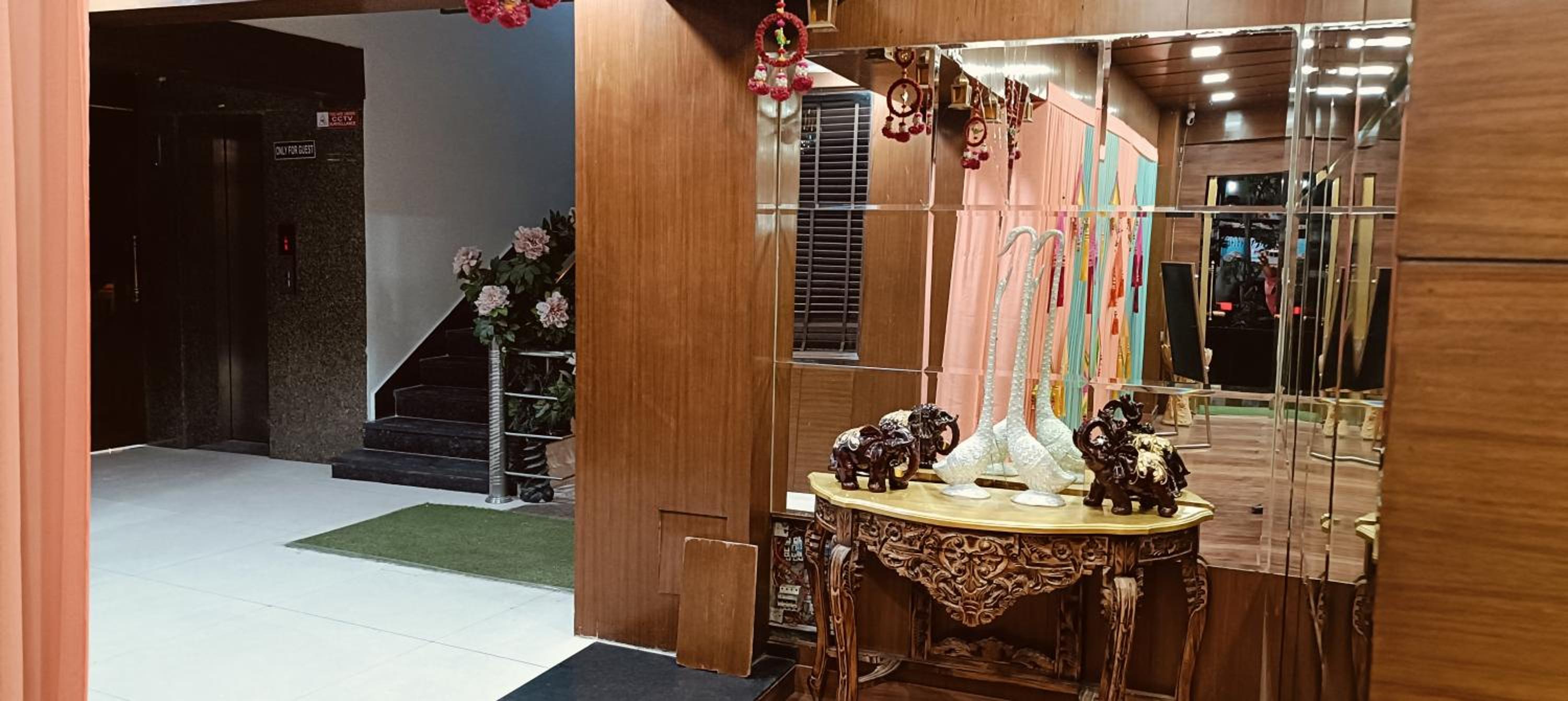 Lobby & Reception