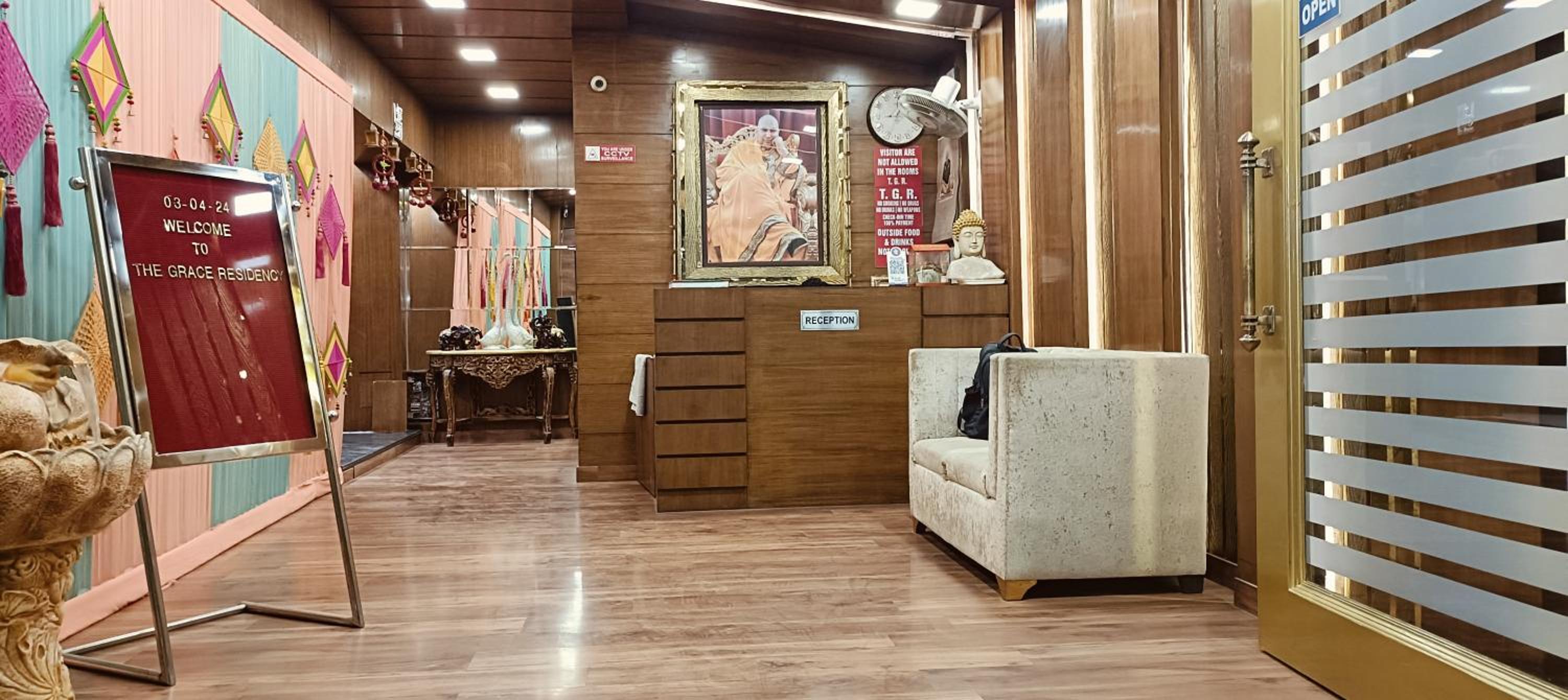 Lobby & Reception