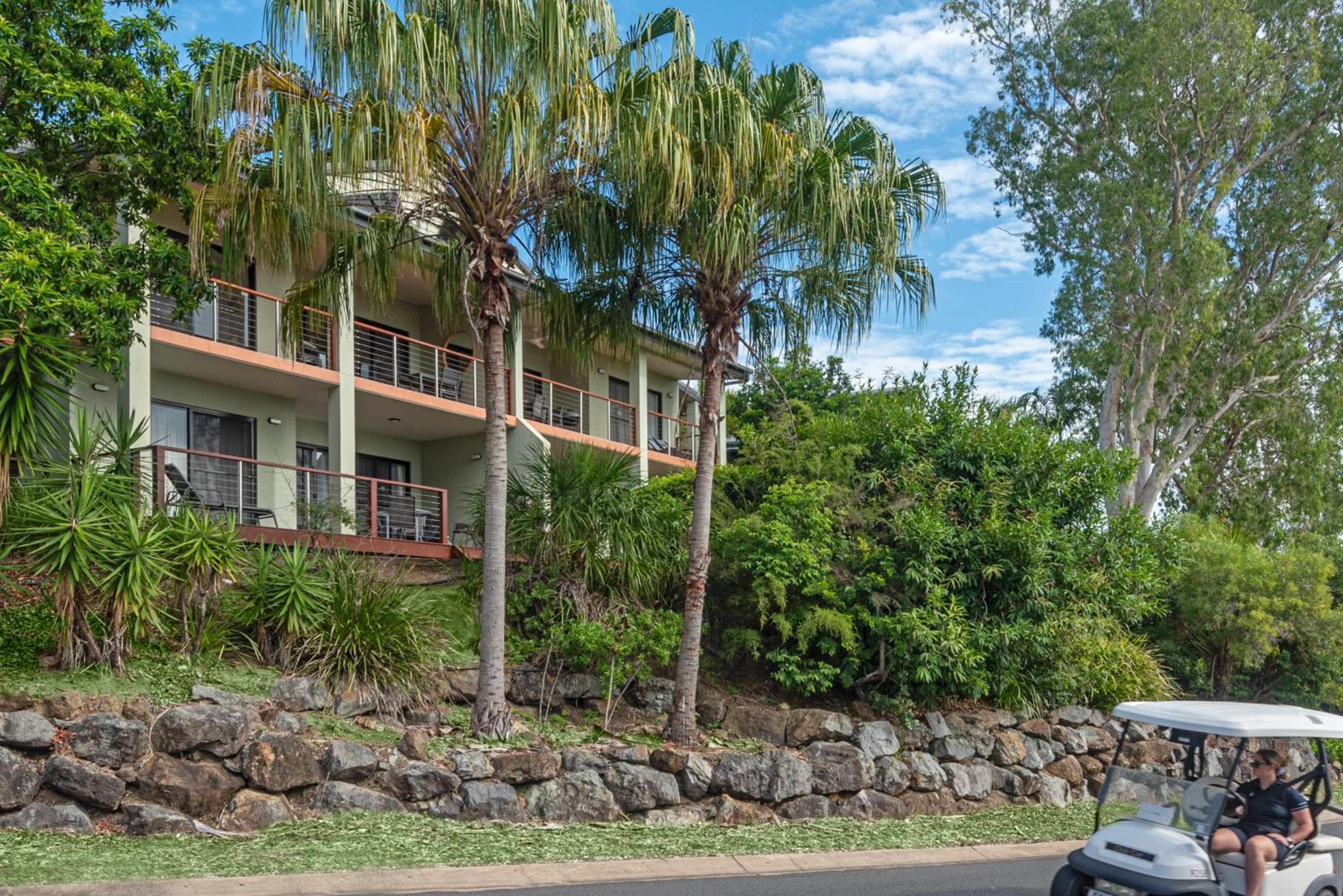 Hotel Haven on Hamilton Island -private apartment with views & buggy Fully Renovated in 2023 - Image 1
