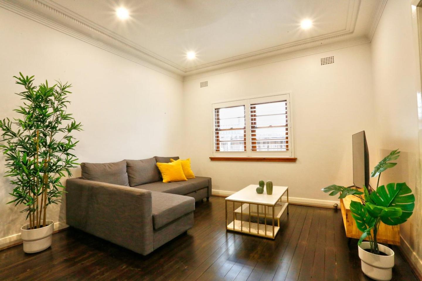 Sydney Vacations - Spacious 3 Bedroom on the edge of Downtown Herford St 2 E-Bikes Included - Property Image 8