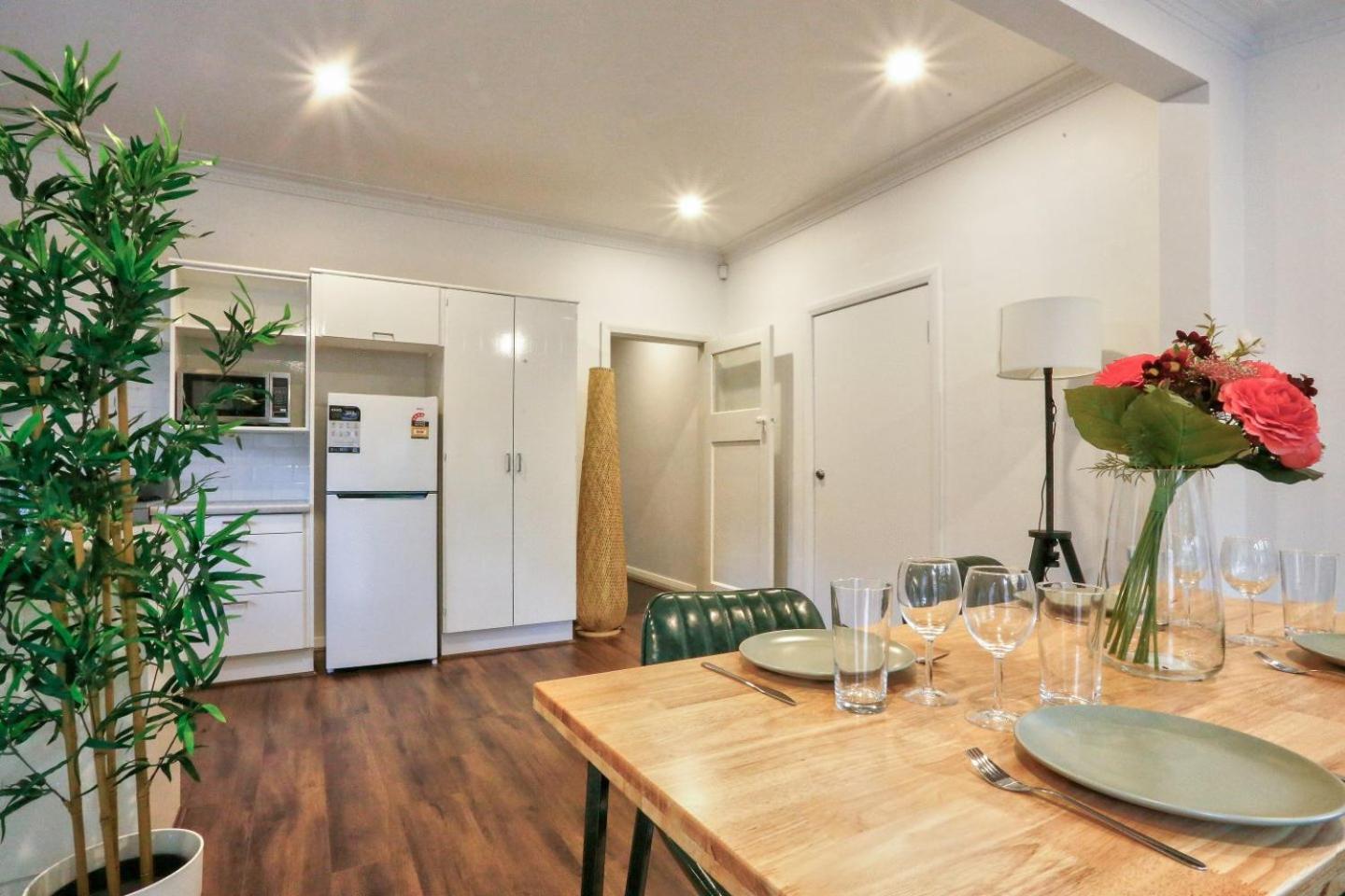 Sydney Vacations - Spacious 3 Bedroom on the edge of Downtown Herford St 2 E-Bikes Included - Property Image 5