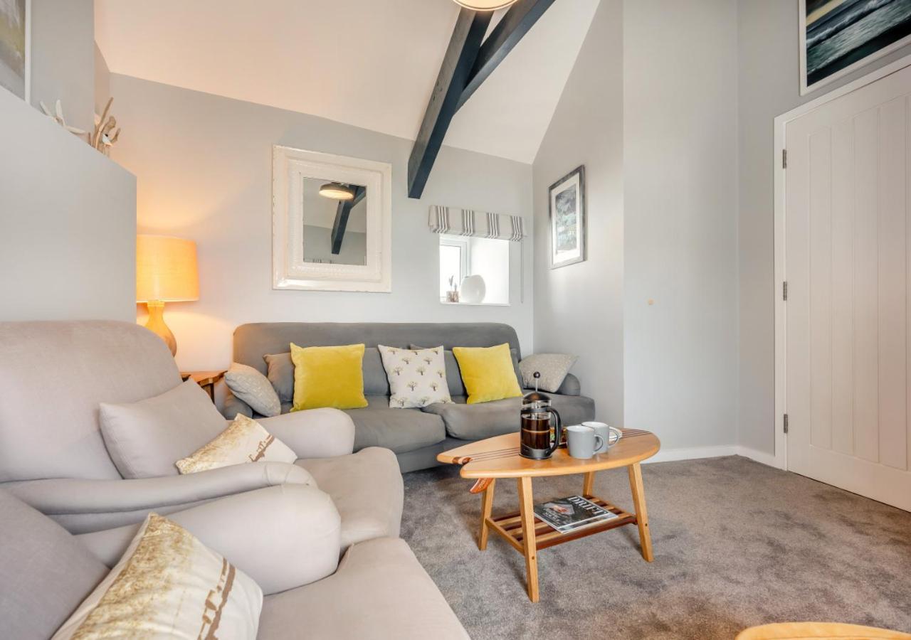 3 Bed in Porthleven oc-storm