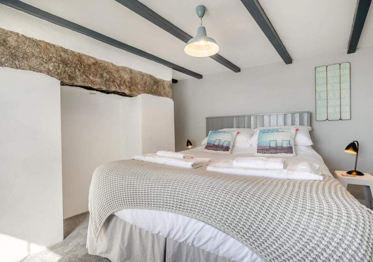 3 Bed in Porthleven oc-storm