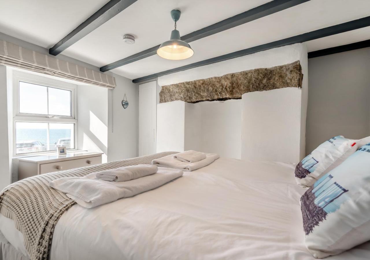 3 Bed in Porthleven oc-storm