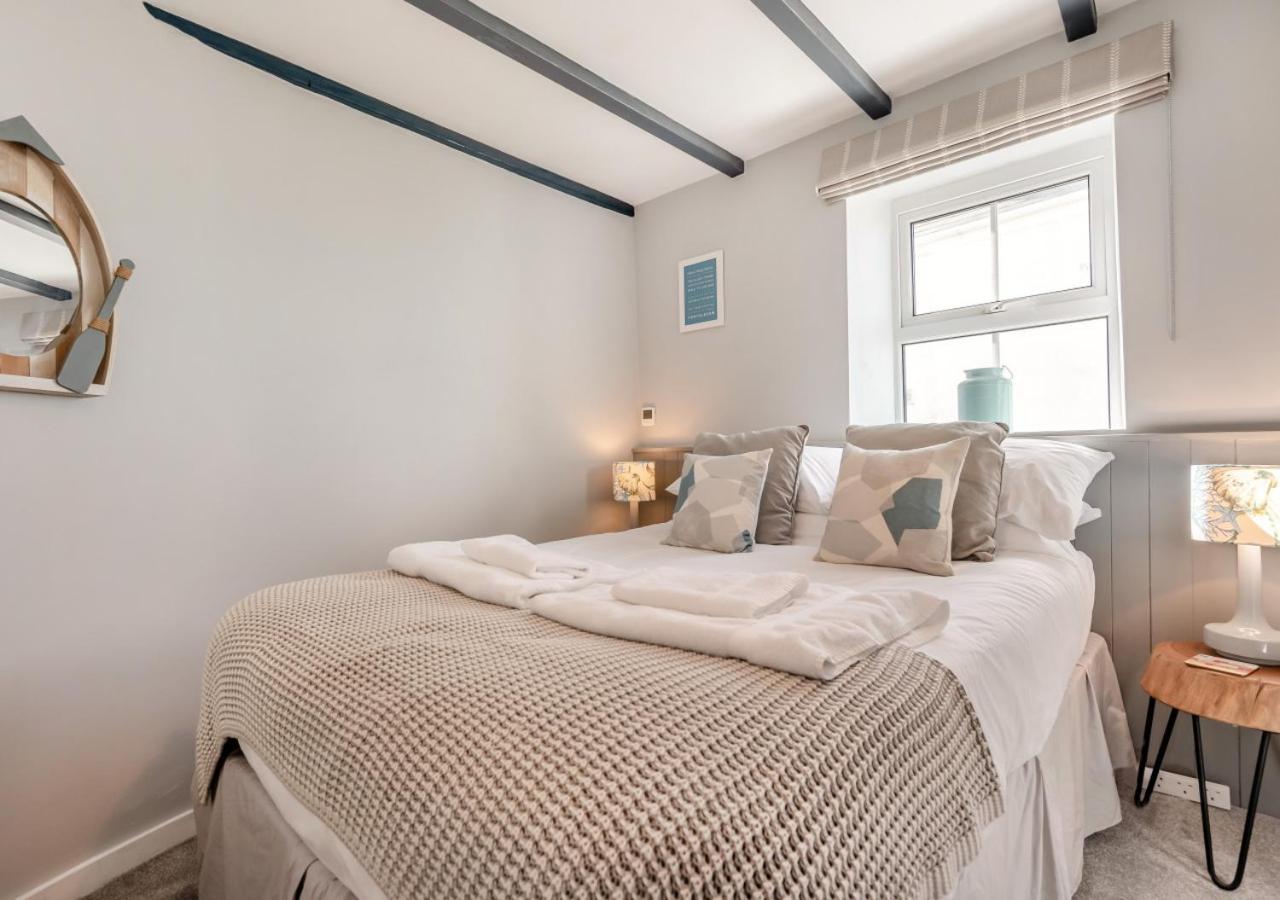 3 Bed in Porthleven oc-storm