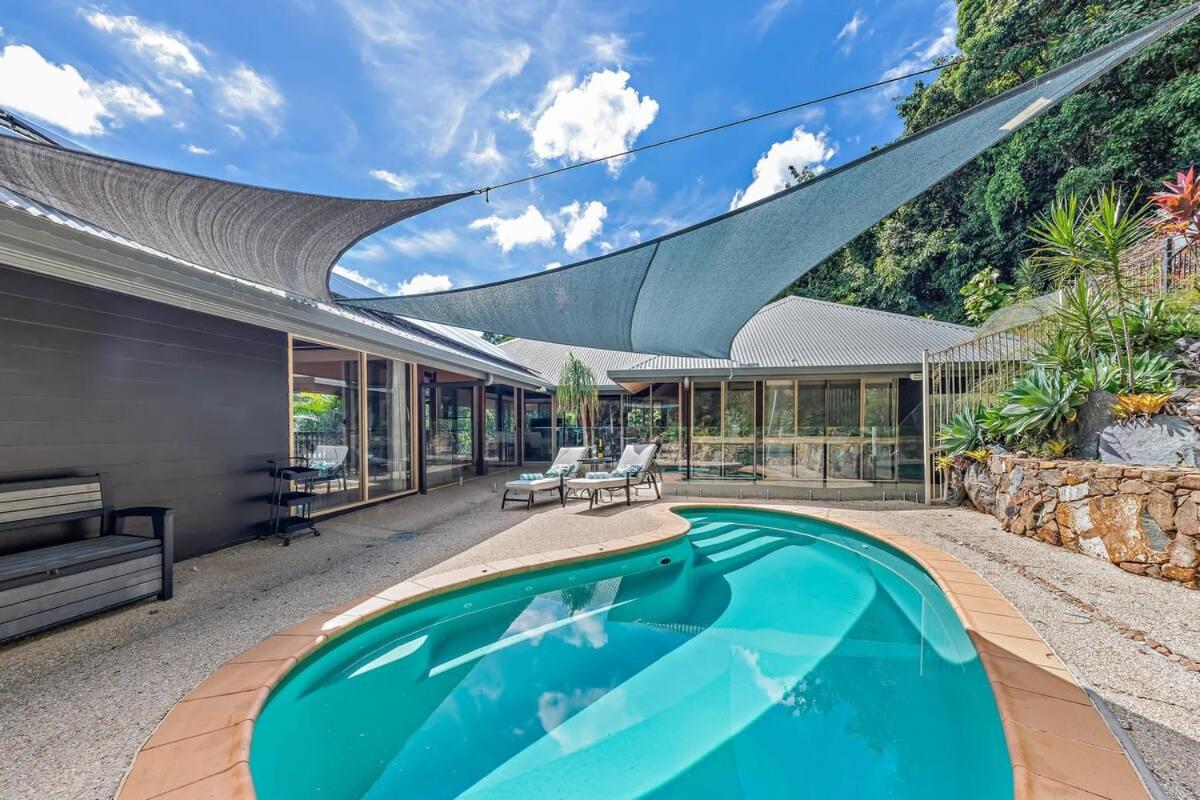 Idyllic Whitsunday Holiday Home with amazing views