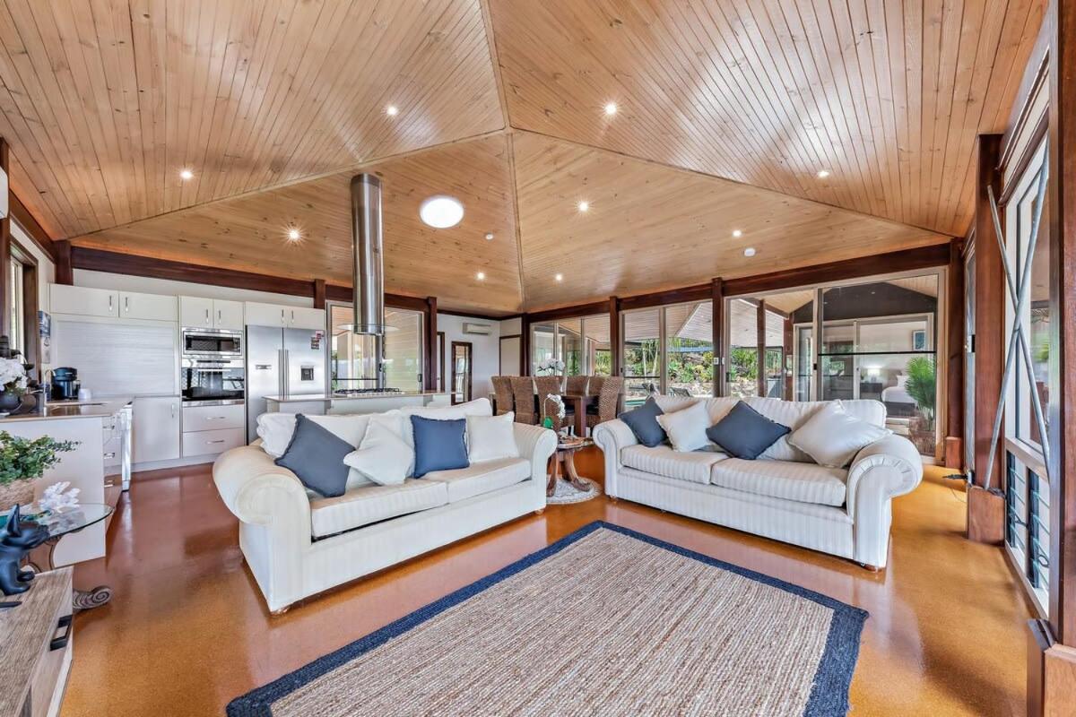 Idyllic Whitsunday Holiday Home with amazing views