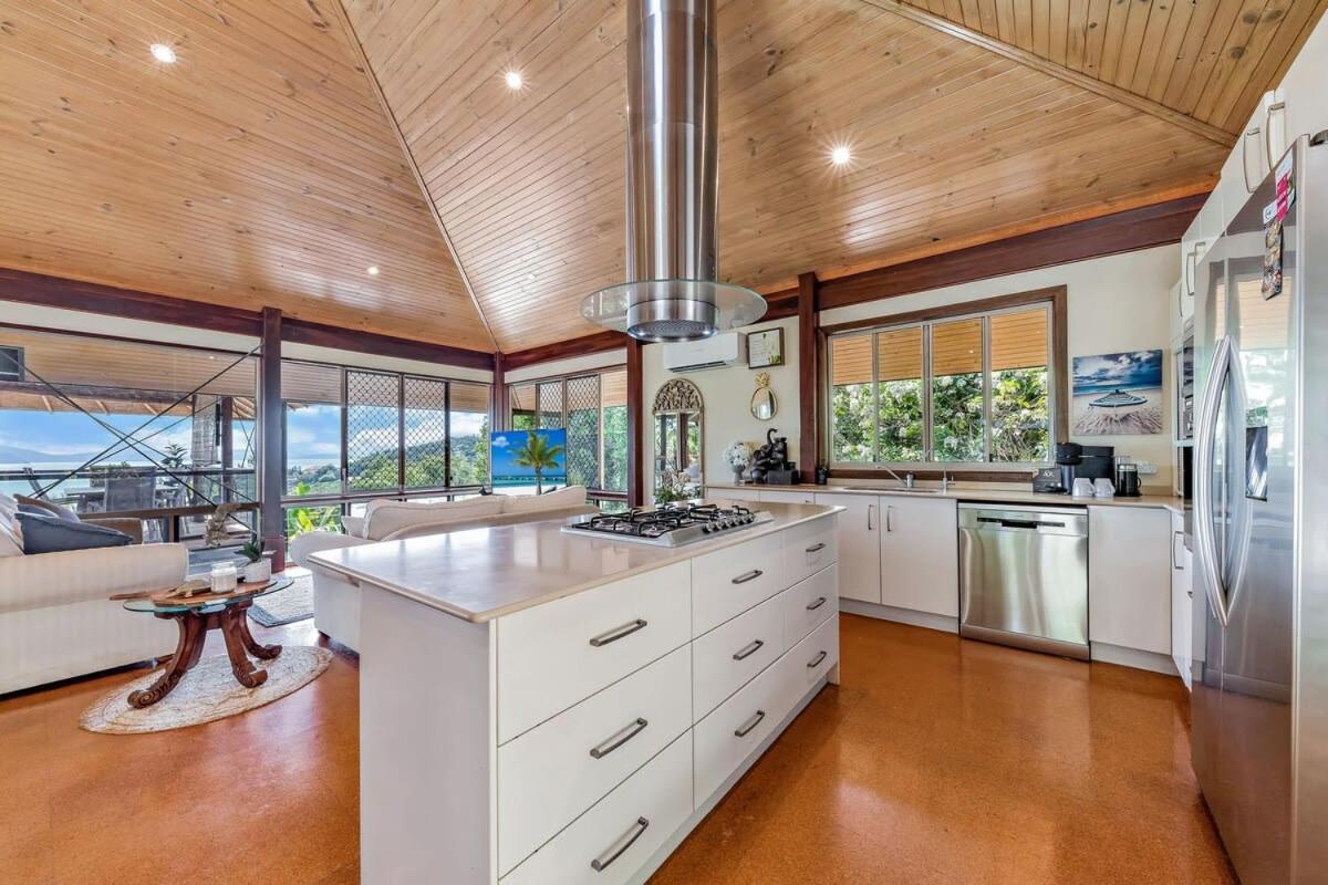 Idyllic Whitsunday Holiday Home with amazing views