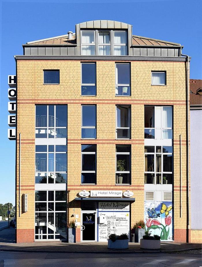 Hotel Mirage - Image 1