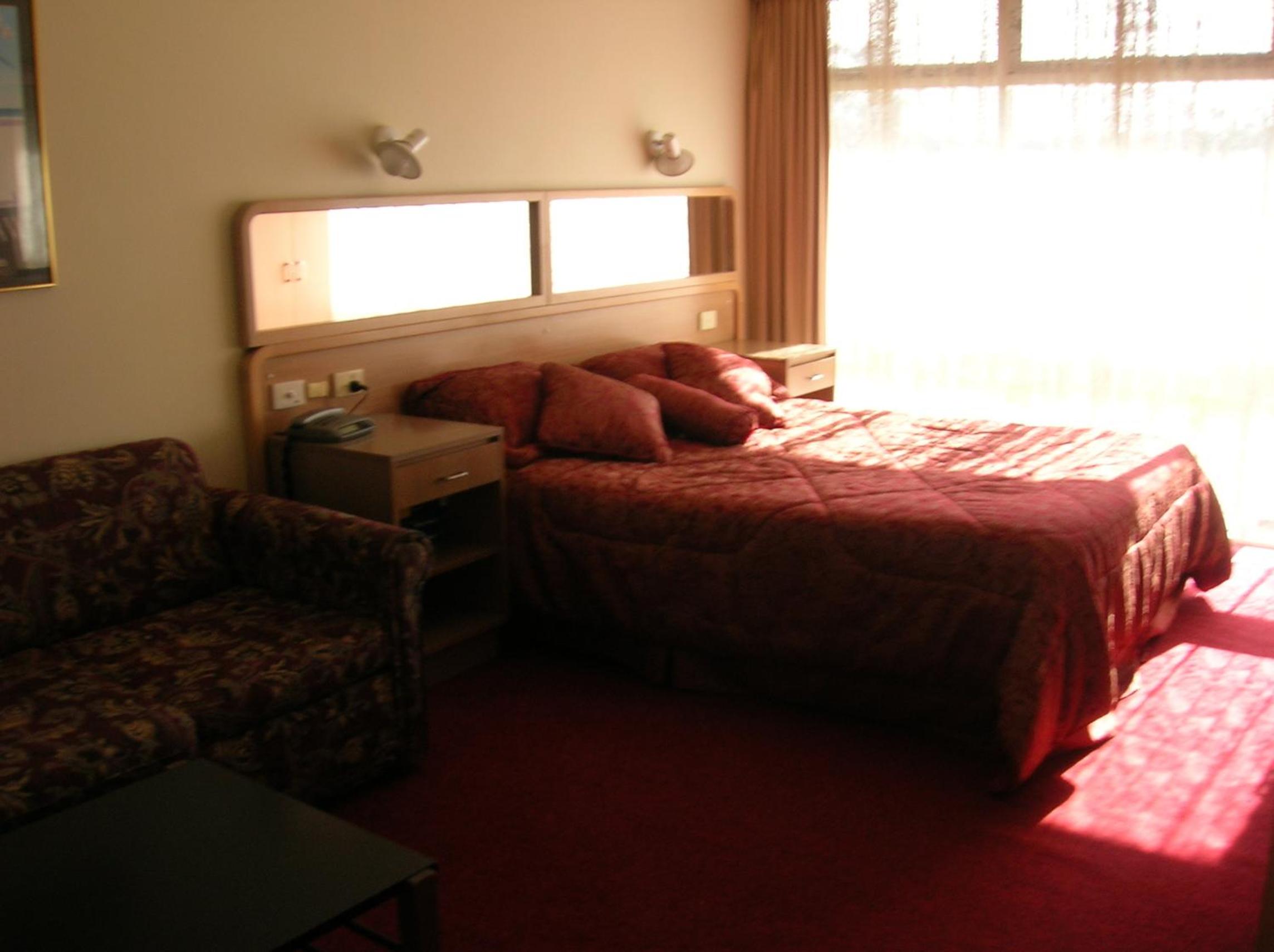 Peninsula Motor Inn