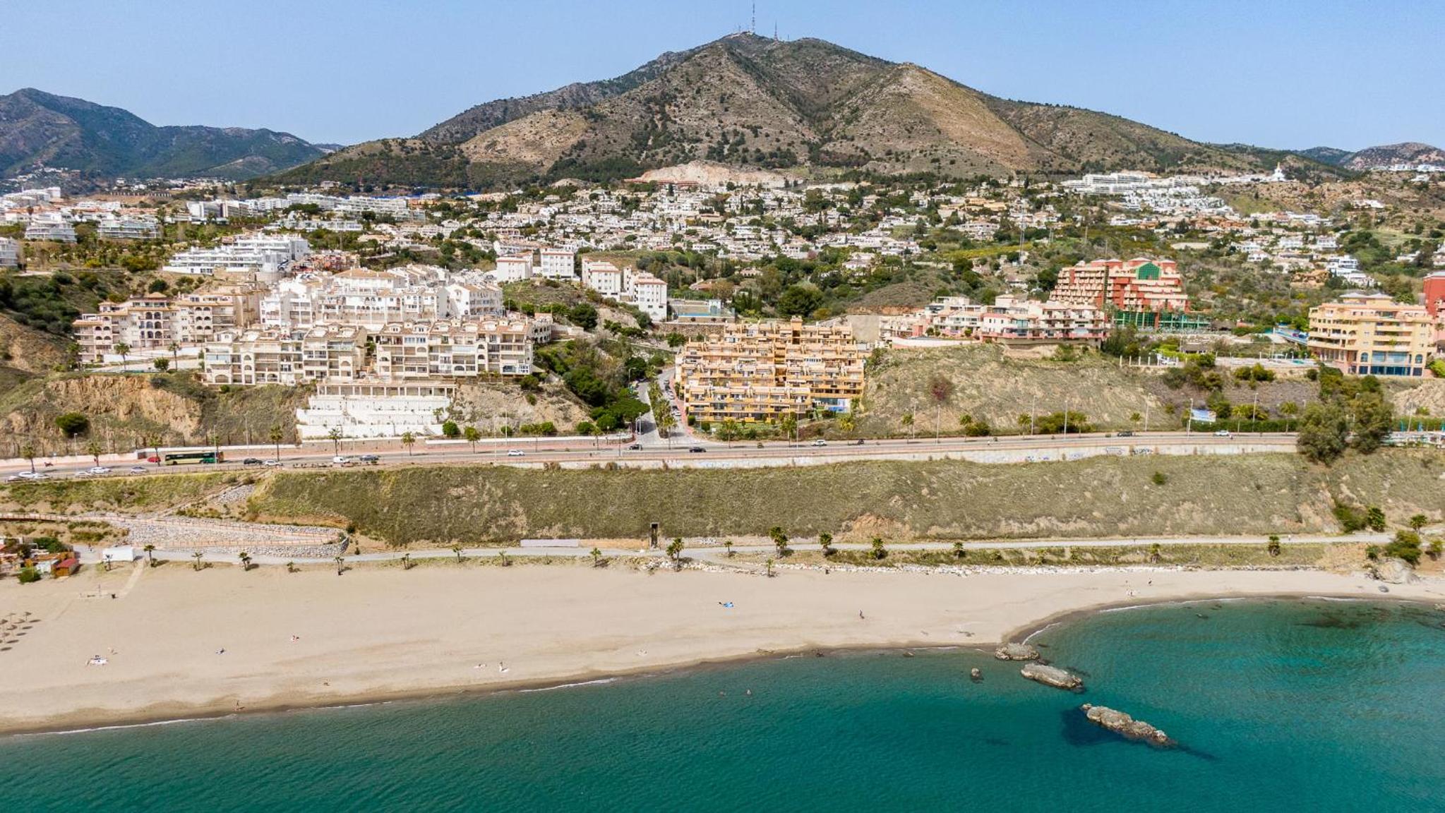 MAGNIFICO PISO DE PLAYA EN BENALMÁDENA COSTA
