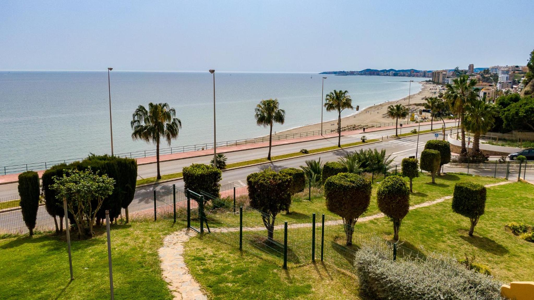 MAGNIFICO PISO DE PLAYA EN BENALMÁDENA COSTA