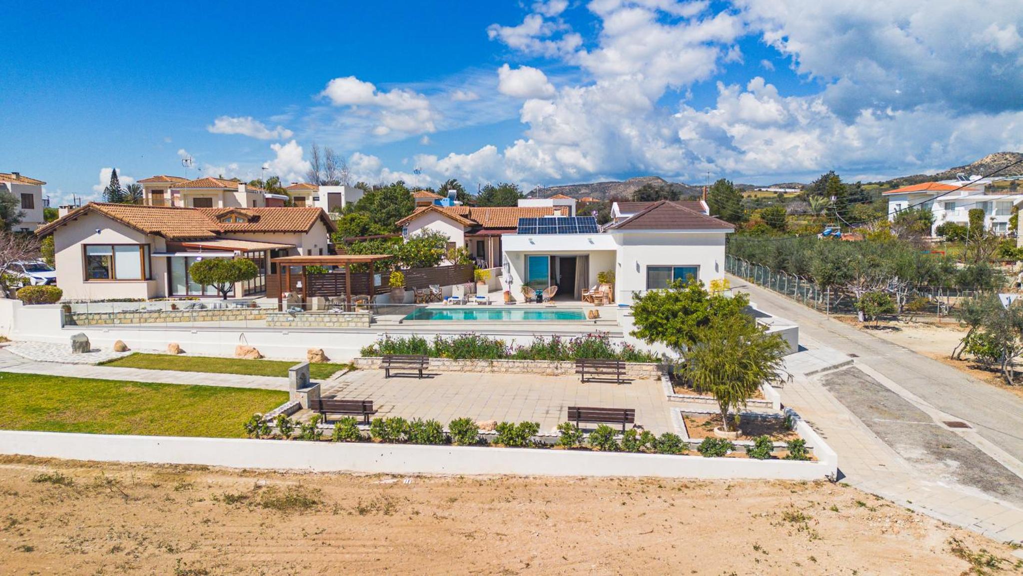 Villa Pacy view 2