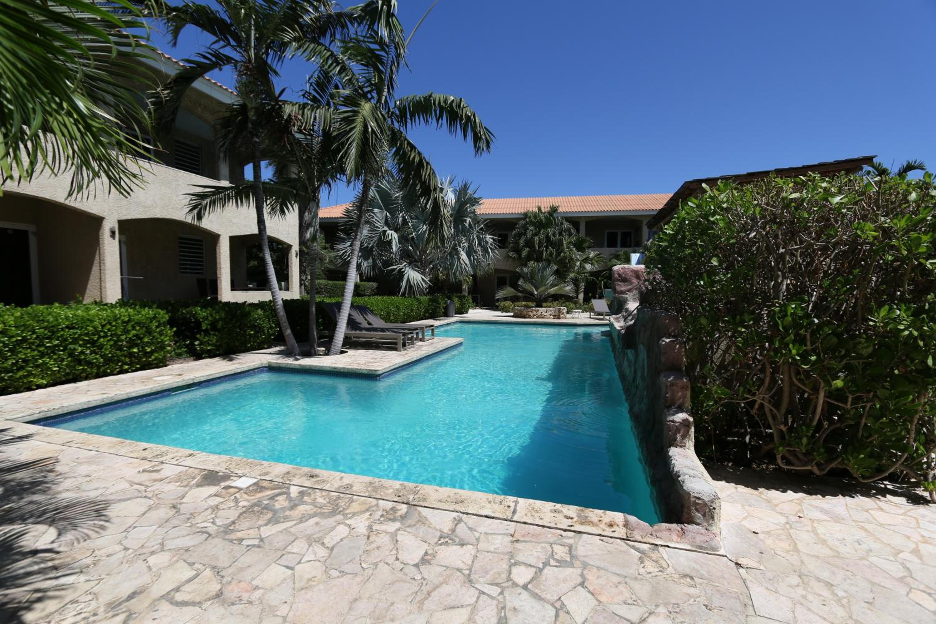 CocoCasa 22 Stylish Luxury Apartment with Pool near Jan Thiel Beach