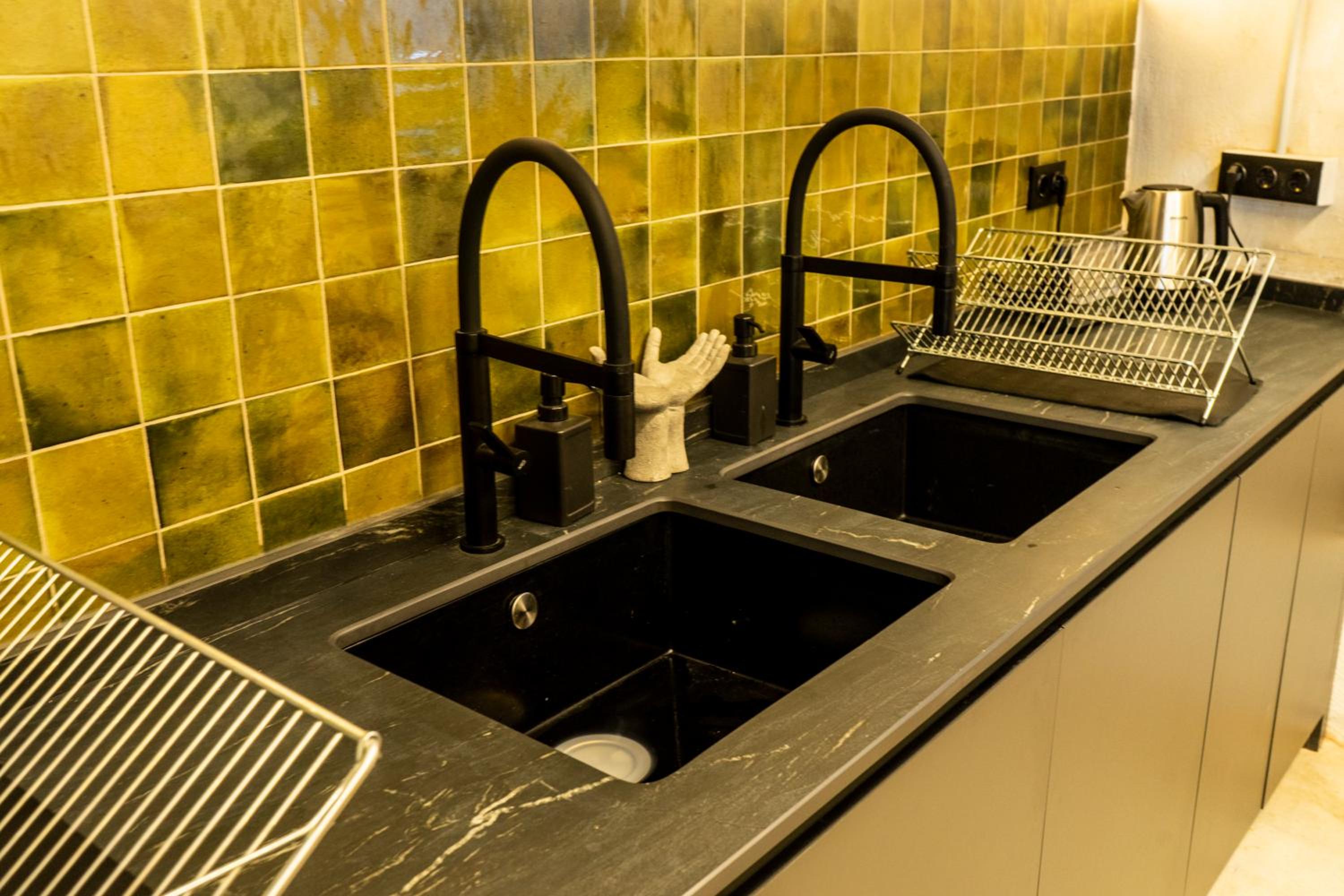 Black Swan Hostel Granada