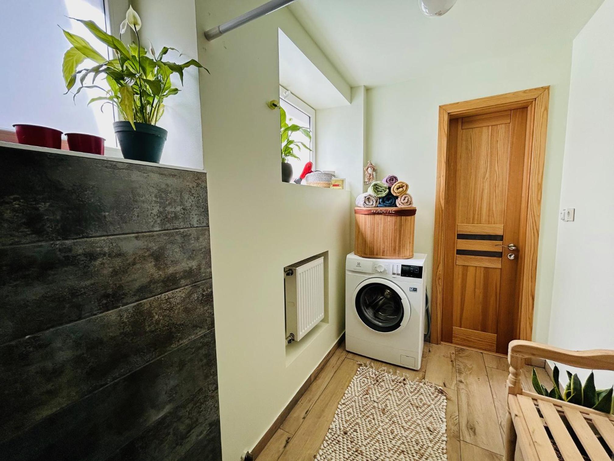 Three bedroom with two terraces for 7people+baby view 3