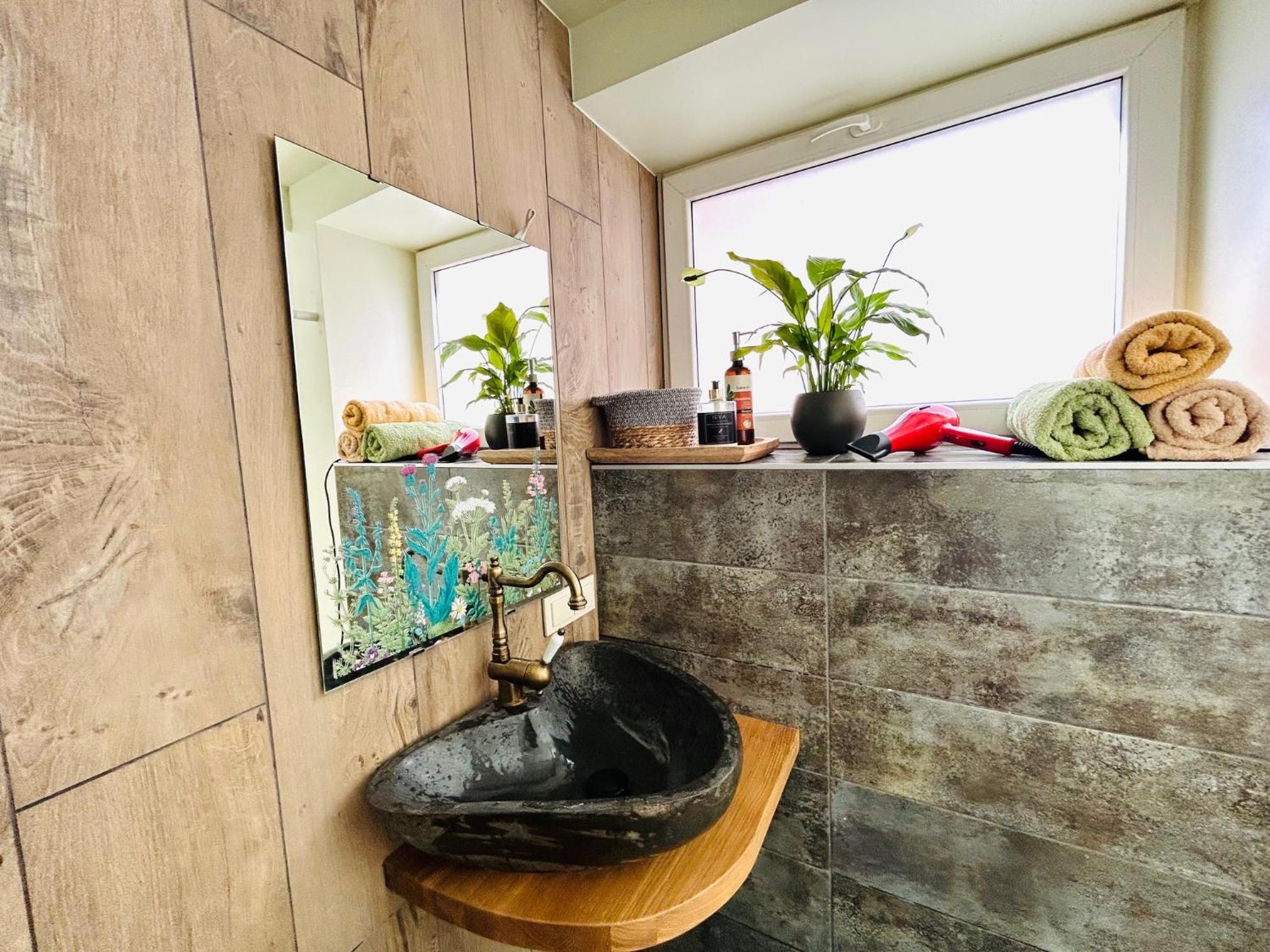 Three bedroom with two terraces for 7people+baby view 2