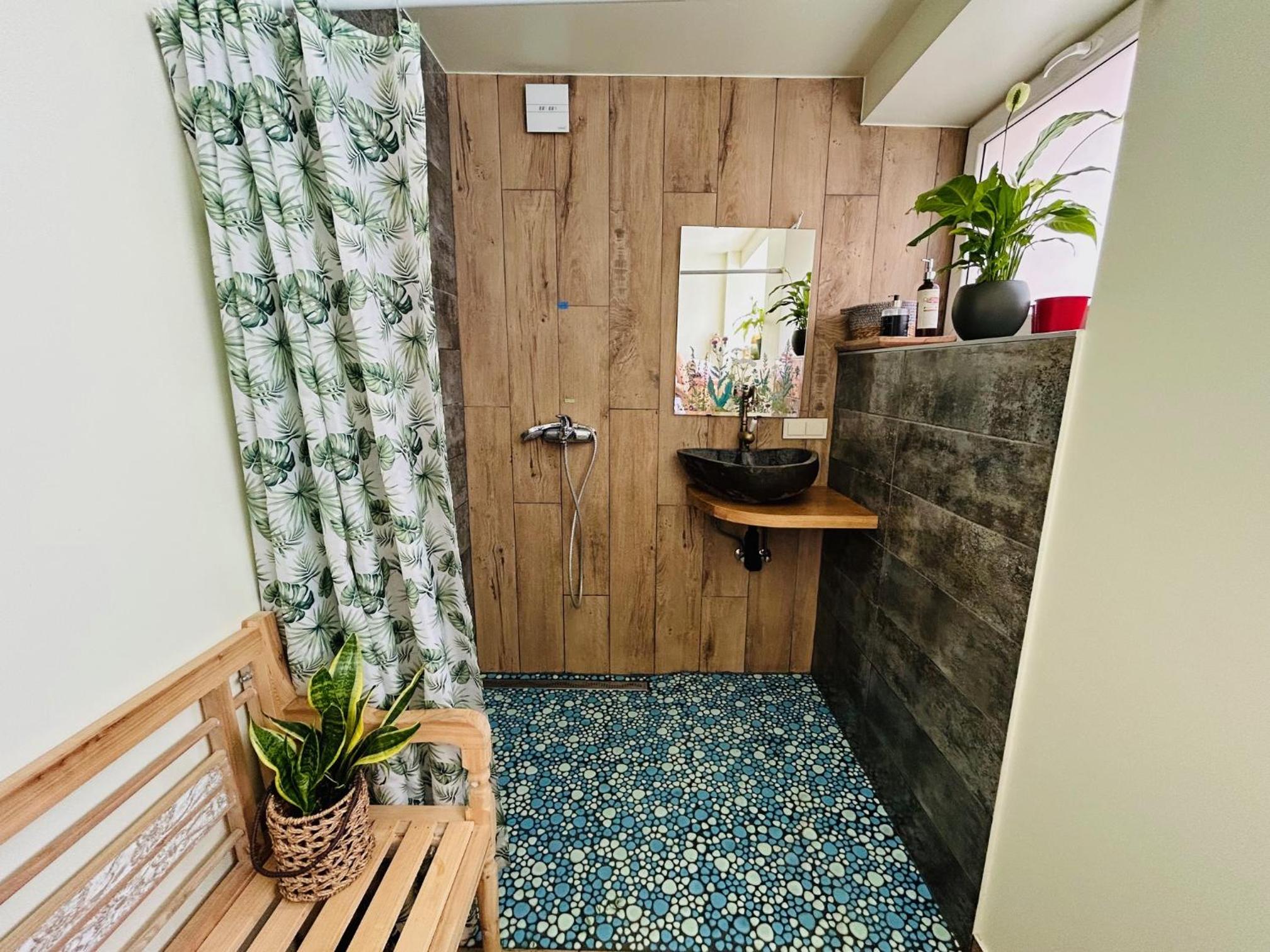 Three bedroom with two terraces for 7people+baby view 4