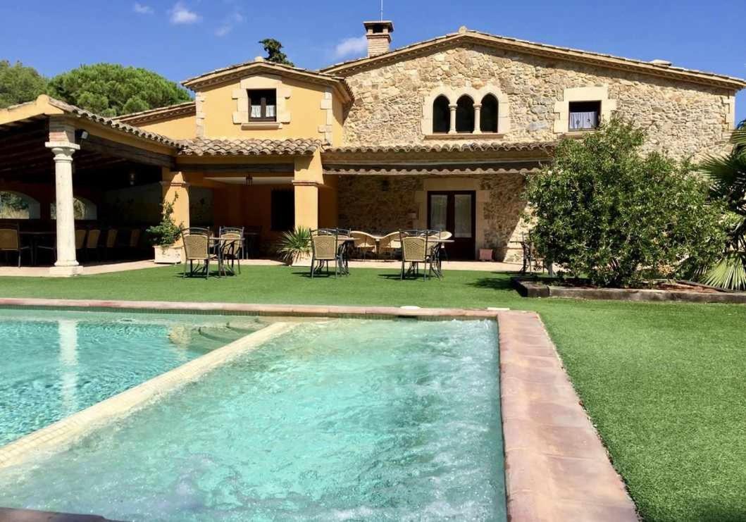 Casa Mas Molines con piscina, jacuzzi y barbacoas.