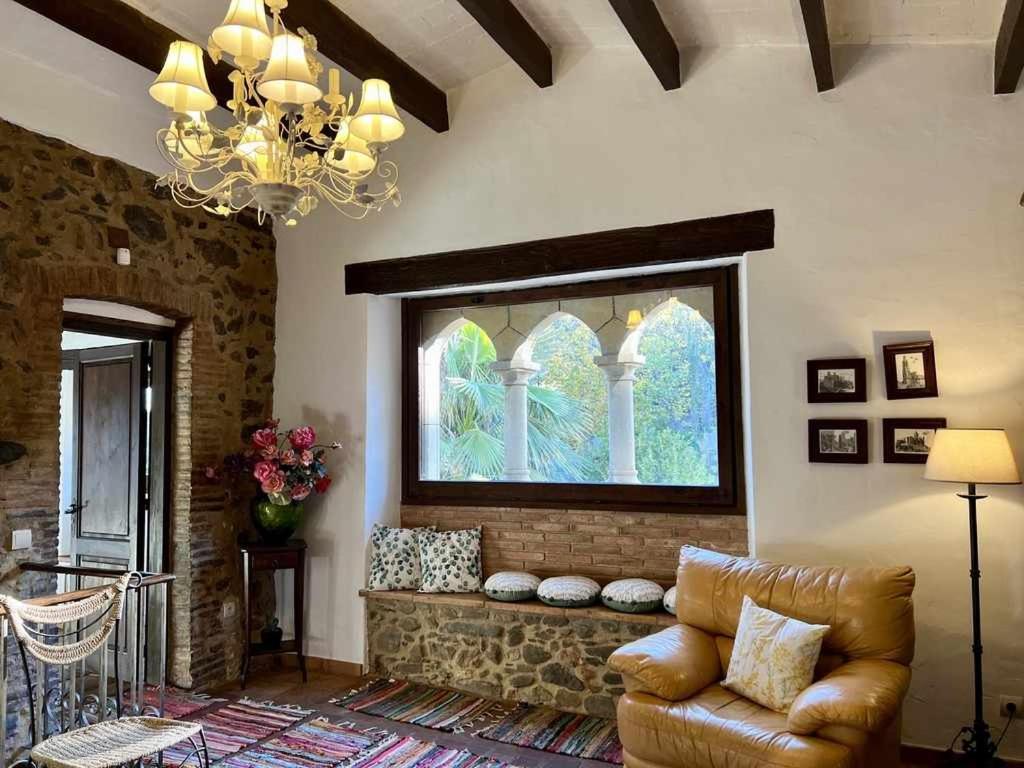 Casa Mas Molines con piscina, jacuzzi y barbacoas.