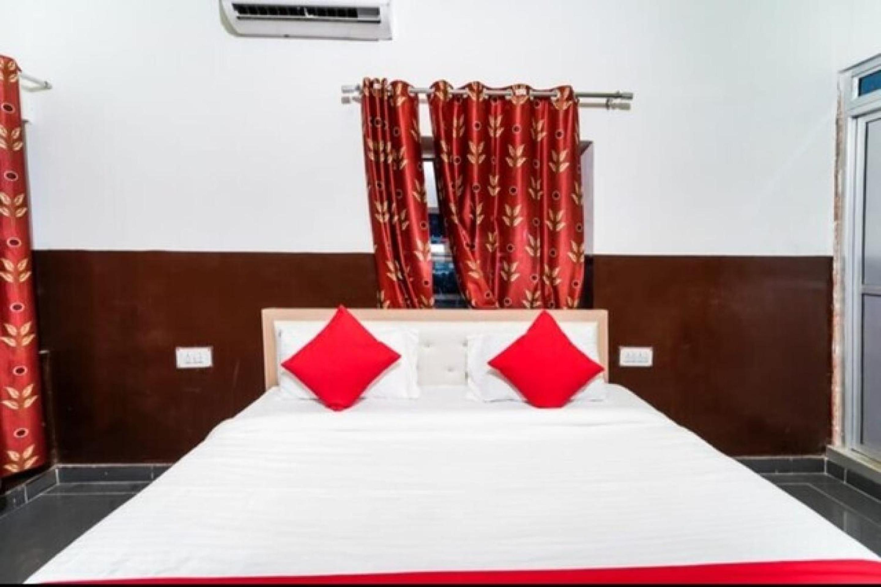 Hotel O Highway Super King