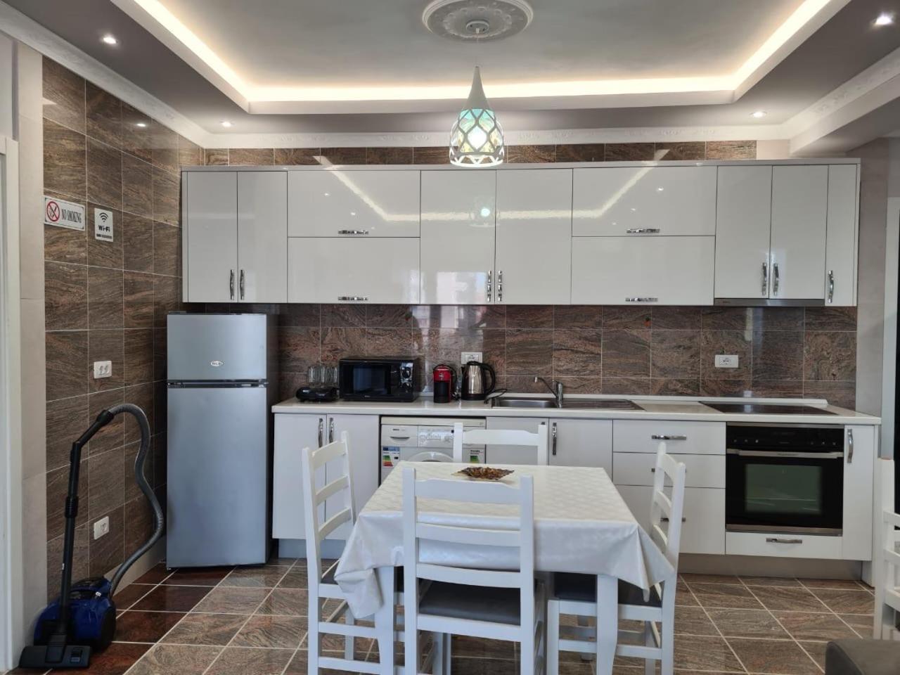 Modern apartment Fishta Q5 22