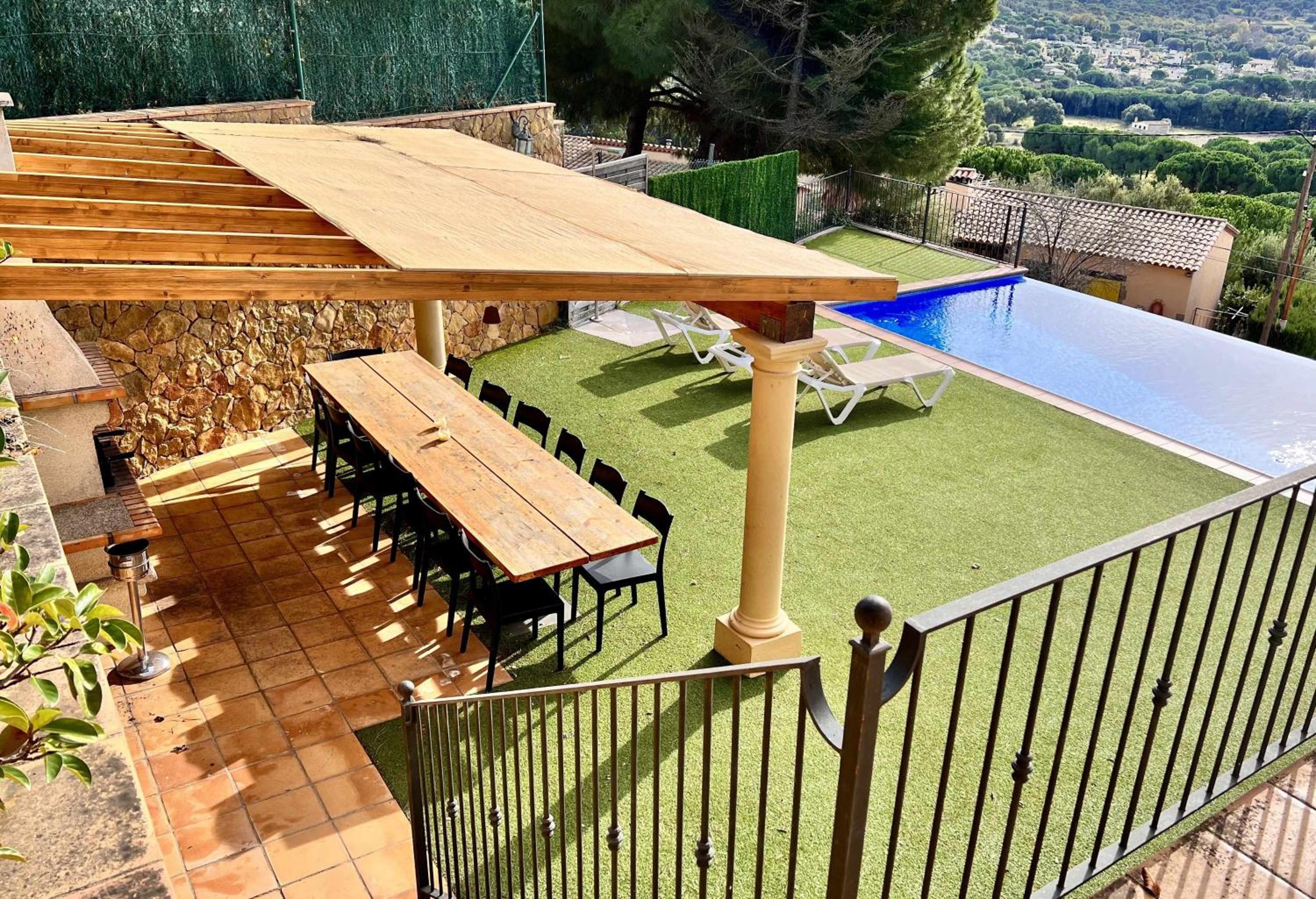 Hotel Casa Mas Ambros con piscina desbordante - Image 1