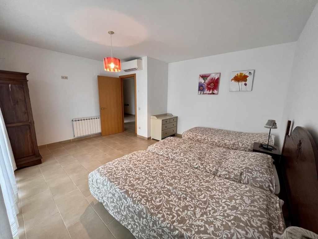 Casa Mas Ambros con piscina desbordante