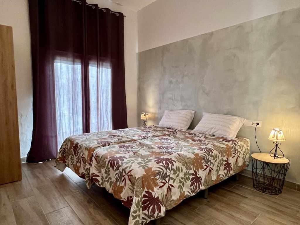 Casa Mas Ambros con piscina desbordante