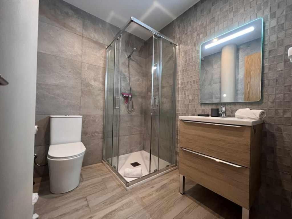 Casa Mas Ambros con piscina desbordante